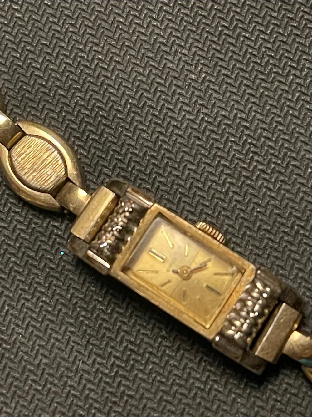 Vintage Women's Baylor Gold Oval Link Bracelet Watch with Crystals. 10k GF bezel